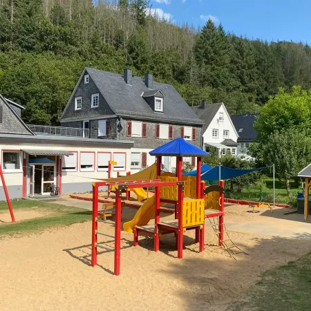 spielpatz-große-rutsche spielpatz-große-rutsche